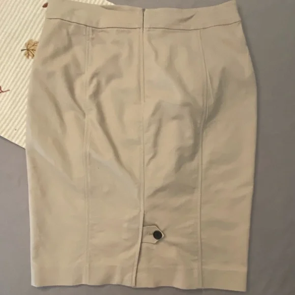 🌸Buy 2 for $10🌸 
Beige pencil skirt 2 front pockets - Picture 4 of 4